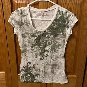 Maurice’s t-shirt size small.